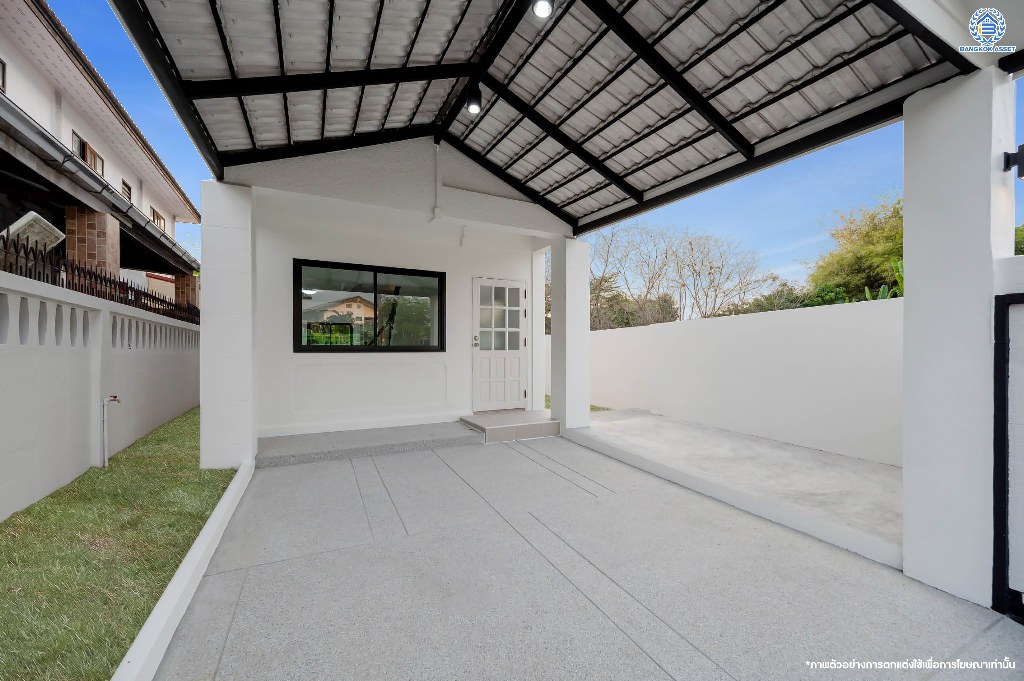 บ้านมือสองตกแต่งใหม่ พระปิ่น2 บรมราชชนนี เนื้อที่ 36.30 ตร.ว. ฟังก์ชัน 2 ห้องนอน 2 ห้องน้ำ เข้า-ออกได้สองเสั้นทาง โครงการติดถนนบรมราชชนนี เชื่อมต่อถนนศาลาธรรมสพน์ ใกล้ทางคู่ขนานลอยฟ้าบรมราชชนนี ใกล้จุดขึ้นทางด่วน "ศรีรัช" และห้างสรรพสินค้าเซ็นทรัลปิ่นเกล้า...